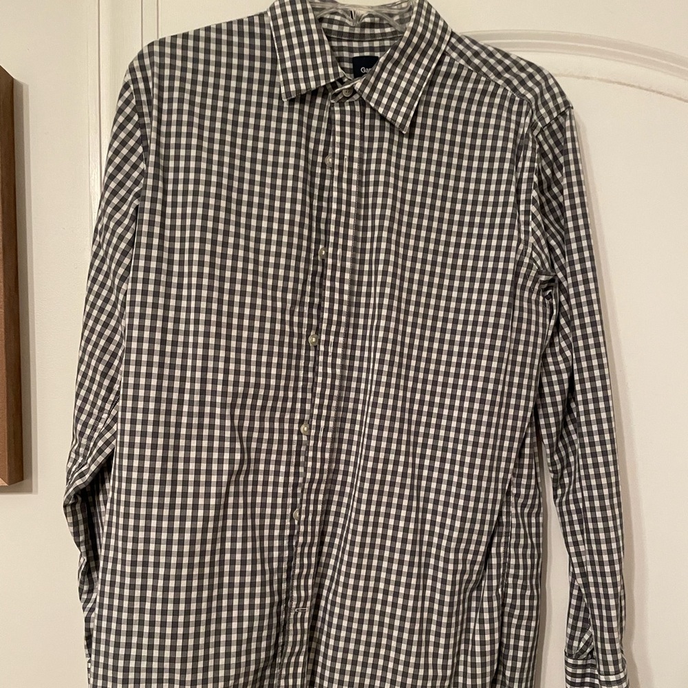 Mens size medium gap button down
